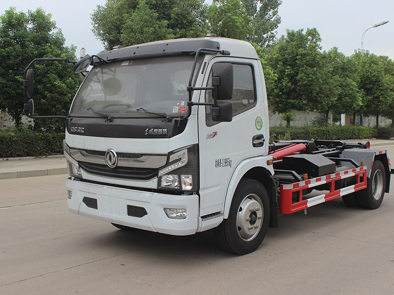 東風(fēng)D7多利卡鉤臂車(chē)SCS5120ZXXEQ6車(chē)廂可卸式垃圾車(chē)