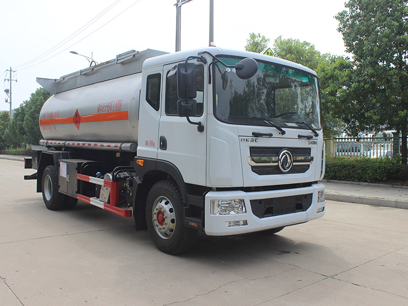 東風(fēng)D9多利卡13.2立方SCS5180GRYEQ6易燃液體罐式運(yùn)輸車(chē)
